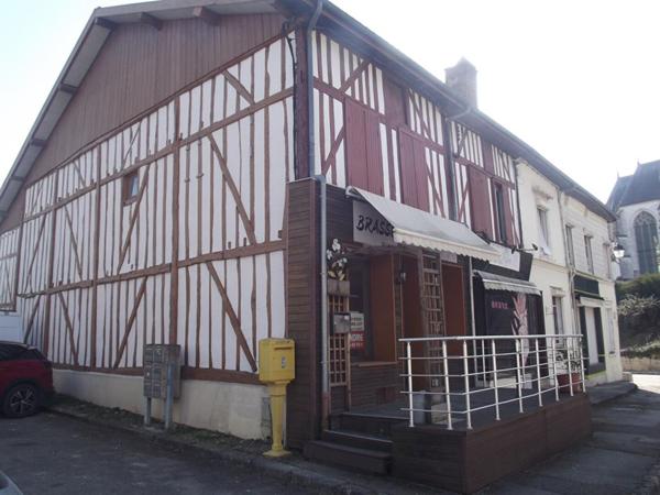 Immeuble fond de commerce