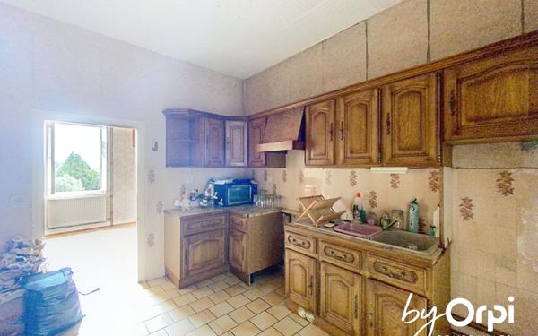 Maison à vendre    9 pièces • 174 m2 Saint-Éloy-les-Mines