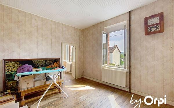 Maison à vendre    9 pièces • 174 m2 Saint-Éloy-les-Mines