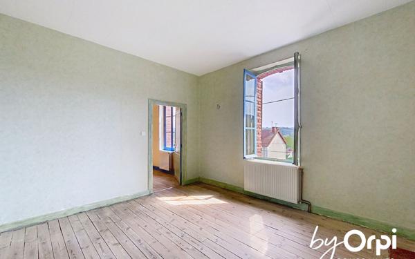 Maison à vendre    9 pièces • 174 m2 Saint-Éloy-les-Mines