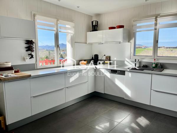 Belle maison basque vue Rhune, proche du lac