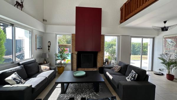 EXCLUSIVITÉ – Maison d’architecte avec piscine au Cap de Bos, Pessac