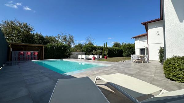 EXCLUSIVITÉ – Maison d’architecte avec piscine au Cap de Bos, Pessac