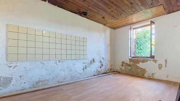 Maison 105 m² à rénover avec 3 chambres, garage et jardin à Réaup-Lisse