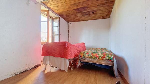 Maison 105 m² à rénover avec 3 chambres, garage et jardin à Réaup-Lisse