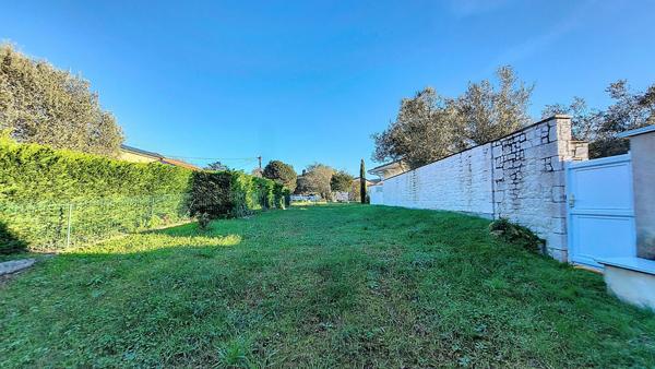 Maison 105 m² à rénover avec 3 chambres, garage et jardin à Réaup-Lisse