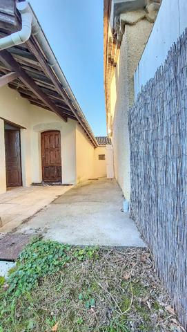 Maison 105 m² à rénover avec 3 chambres, garage et jardin à Réaup-Lisse