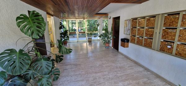 La valentine (13011) T4 dans résidence standing fermée avec balcon, cave et parking