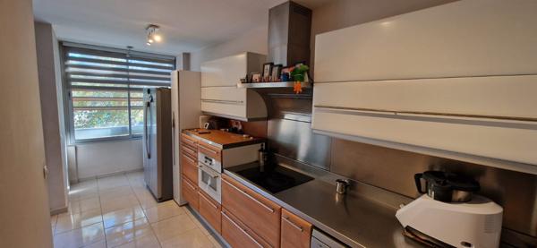 La valentine (13011) T4 dans résidence standing fermée avec balcon, cave et parking