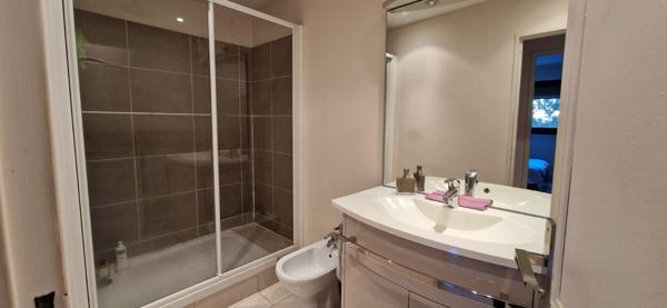 La valentine (13011) T4 dans résidence standing fermée avec balcon, cave et parking