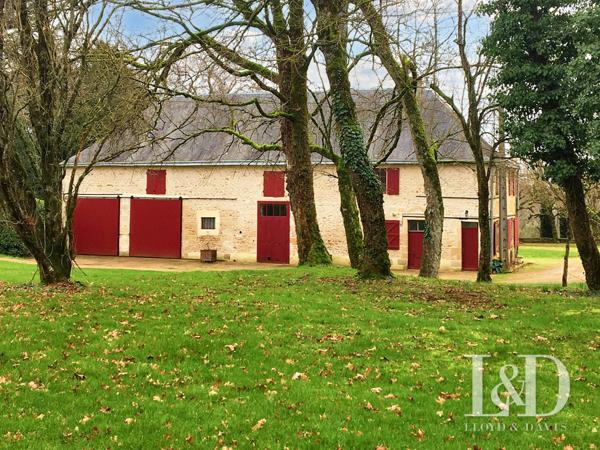Très beau château proche de Poitiers