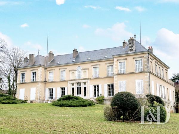 Très beau château proche de Poitiers
