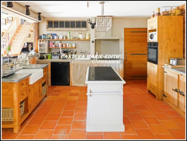 DOMAINE - HAMEAU - MANOIR AVEC TOURS + 2 MAISONS + LAC +33 pièces - MIRANDE à 7 MINUTES (32)Opportunité unique