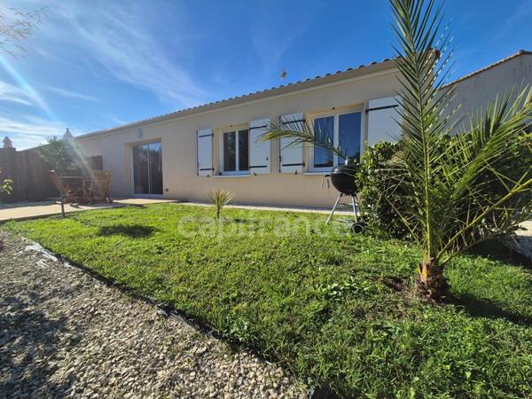 Maison à vendre 4 pièces LE GUA (17), trois chambres, garage. Jardin de 402m²