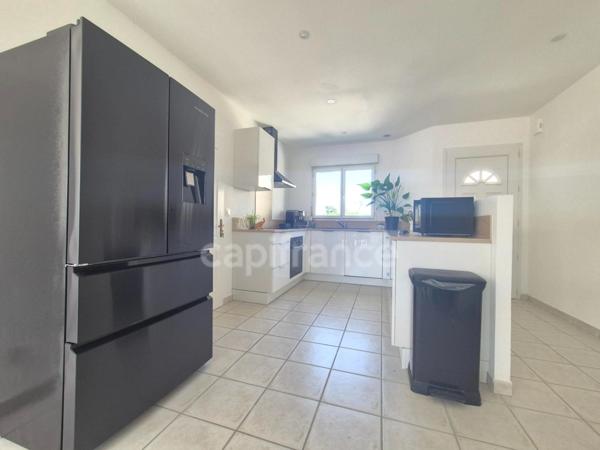 Maison à vendre 4 pièces LE GUA (17), trois chambres, garage. Jardin de 402m²