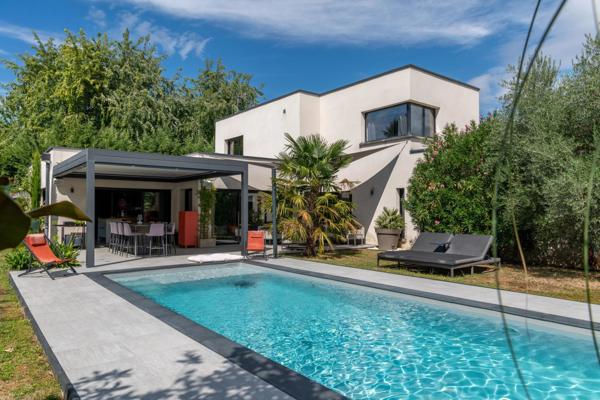 Saint Didier au Mont d'Or - Maison contemporaine - 9 pièces - 6 chambres - Terrain de 1469m²