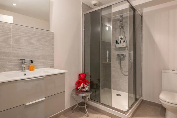 Saint Didier au Mont d'Or - Maison contemporaine - 9 pièces - 6 chambres - Terrain de 1469m²