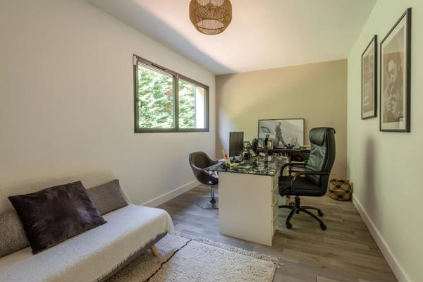 Saint Didier au Mont d'Or - Maison contemporaine - 9 pièces - 6 chambres - Terrain de 1469m²