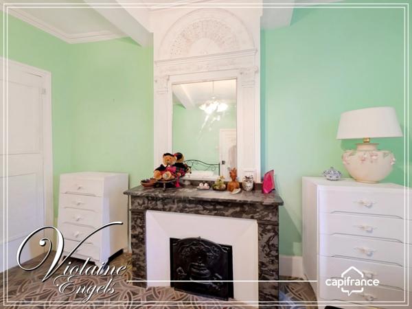 Authenticité, volumes et potentiel – Maison avec dépendances au cœur d’Azille