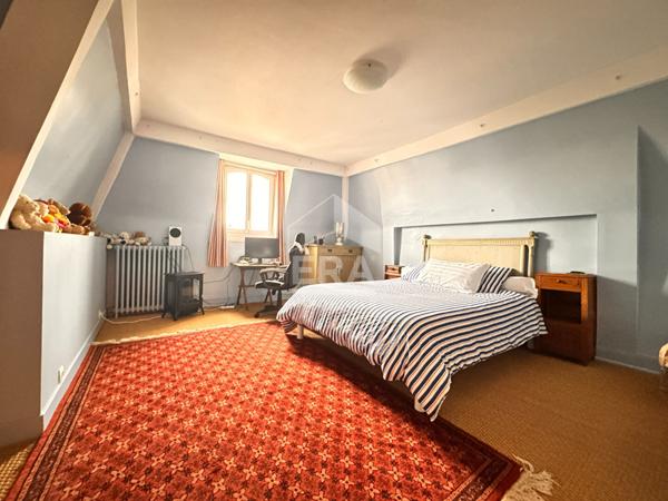 A VENDRE SUPERBE MAISON BOURGEOISE EN CENTRE VILLE DE PERIGUEUX (24000) avec JARDIN & 4 GARAGES