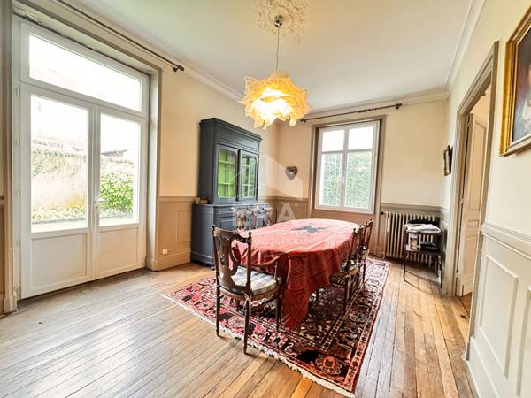 A VENDRE SUPERBE MAISON BOURGEOISE EN CENTRE VILLE DE PERIGUEUX (24000) avec JARDIN & 4 GARAGES