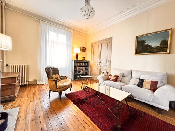 A VENDRE SUPERBE MAISON BOURGEOISE EN CENTRE VILLE DE PERIGUEUX (24000) avec JARDIN & 4 GARAGES