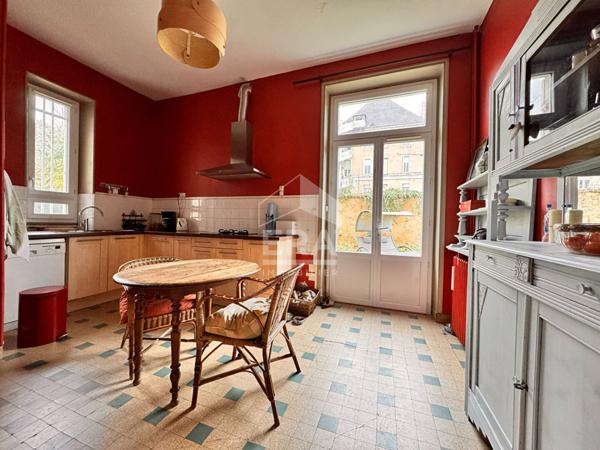 A VENDRE SUPERBE MAISON BOURGEOISE EN CENTRE VILLE DE PERIGUEUX (24000) avec JARDIN & 4 GARAGES