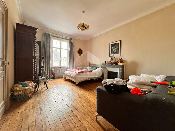 A VENDRE SUPERBE MAISON BOURGEOISE EN CENTRE VILLE DE PERIGUEUX (24000) avec JARDIN & 4 GARAGES