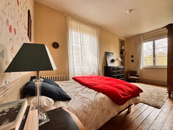 A VENDRE SUPERBE MAISON BOURGEOISE EN CENTRE VILLE DE PERIGUEUX (24000) avec JARDIN & 4 GARAGES