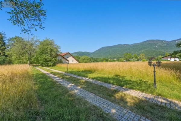 Achat - Maison Divonne-les-Bains 01220 11 pièces 661 m 2 31616 m 2