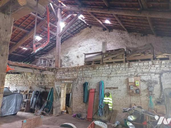 ANCIEN CORPS DE FERME - DEPENDANCES - PRE A VENDRE A LION DEVANT DUN