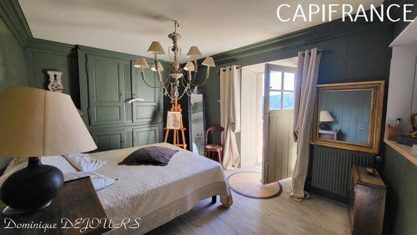 Sud-Est de la France, dans un cadre magnifique, en Ardèche magnifique maison en pierres de 320m² habitables sur 4500m² de terrain - Piscine - Exposition sud et Belle Vue dégagée
