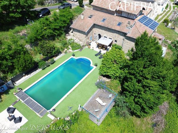 Sud-Est de la France, dans un cadre magnifique, en Ardèche magnifique maison en pierres de 320m² habitables sur 4500m² de terrain - Piscine - Exposition sud et Belle Vue dégagée