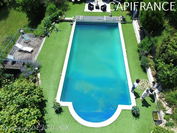 Sud-Est de la France, dans un cadre magnifique, en Ardèche magnifique maison en pierres de 320m² habitables sur 4500m² de terrain - Piscine - Exposition sud et Belle Vue dégagée