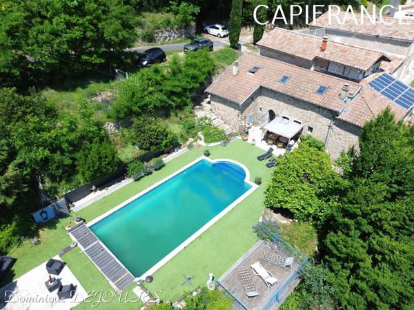 Sud-Est de la France, dans un cadre magnifique, en Ardèche magnifique maison en pierres de 320m² habitables sur 4500m² de terrain - Piscine - Exposition sud et Belle Vue dégagée