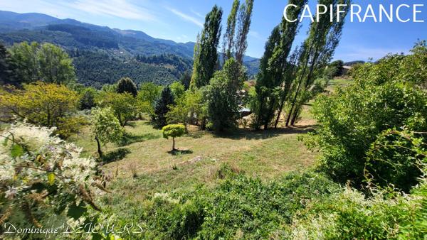 Sud-Est de la France, dans un cadre magnifique, en Ardèche magnifique maison en pierres de 320m² habitables sur 4500m² de terrain - Piscine - Exposition sud et Belle Vue dégagée