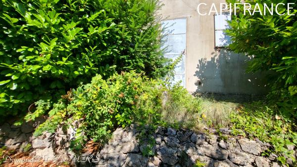 Sud-Est de la France, dans un cadre magnifique, en Ardèche magnifique maison en pierres de 320m² habitables sur 4500m² de terrain - Piscine - Exposition sud et Belle Vue dégagée