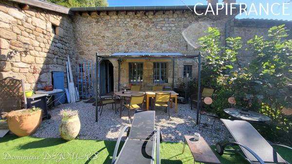 Sud-Est de la France, dans un cadre magnifique, en Ardèche magnifique maison en pierres de 320m² habitables sur 4500m² de terrain - Piscine - Exposition sud et Belle Vue dégagée