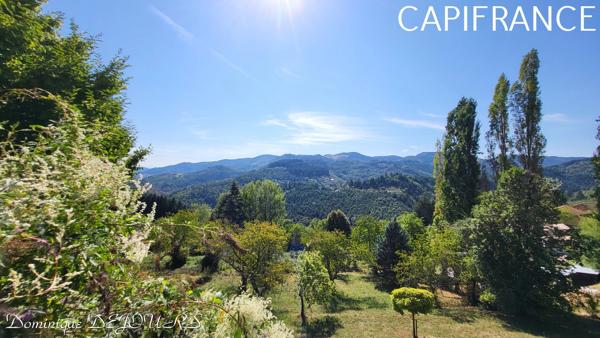 Sud-Est de la France, dans un cadre magnifique, en Ardèche magnifique maison en pierres de 320m² habitables sur 4500m² de terrain - Piscine - Exposition sud et Belle Vue dégagée