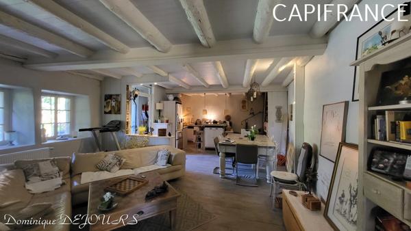 Sud-Est de la France, dans un cadre magnifique, en Ardèche magnifique maison en pierres de 320m² habitables sur 4500m² de terrain - Piscine - Exposition sud et Belle Vue dégagée