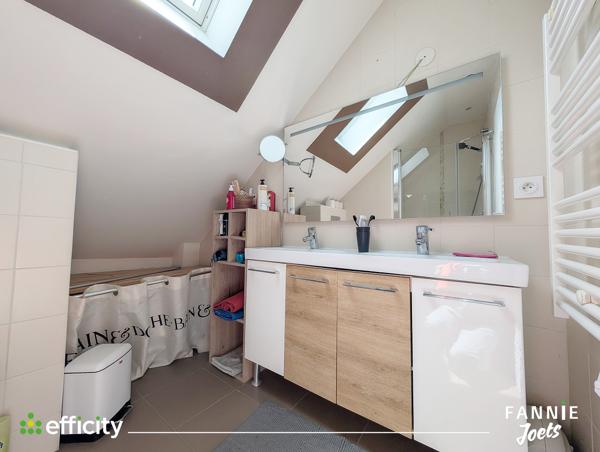Appartement
         6 pièces
        - 122 m² Exclusivité 395 000 € *
