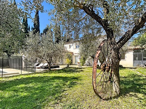 Exclusivité VENTABREN !!! Magnifique maison au calme absolu avec des prestations haut de gamme.