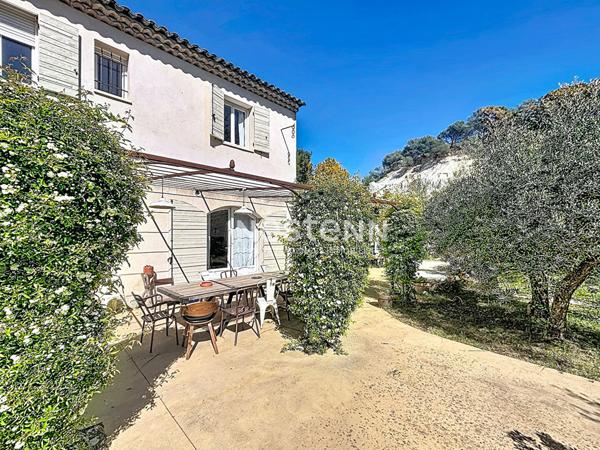 Exclusivité VENTABREN !!! Magnifique maison au calme absolu avec des prestations haut de gamme.
