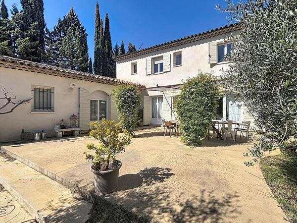 Exclusivité VENTABREN !!! Magnifique maison au calme absolu avec des prestations haut de gamme.