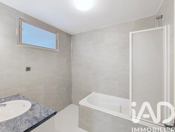 Maison à vendre 6 pièces 136 m² Entraigues-sur-la-Sorgue