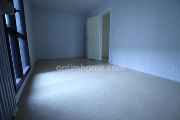 Appartement 4 pièces avec balcon, double garage, cave proche des bords de Loire