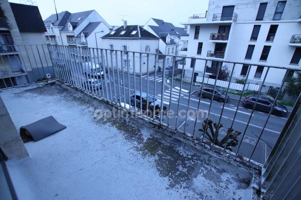 Appartement 4 pièces avec balcon, double garage, cave proche des bords de Loire