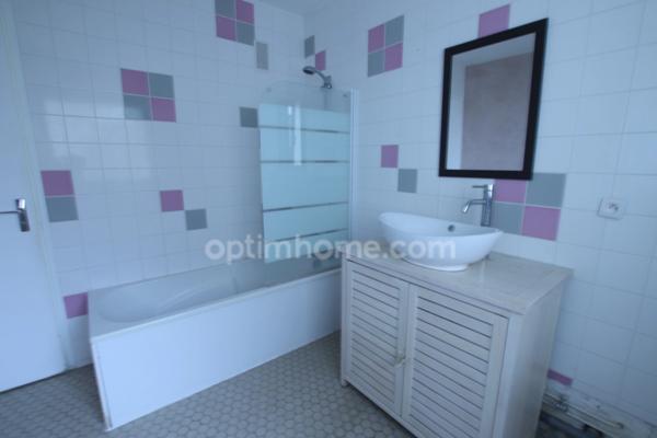 Appartement 4 pièces avec balcon, double garage, cave proche des bords de Loire