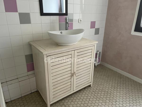 Appartement 4 pièces avec balcon, double garage, cave proche des bords de Loire