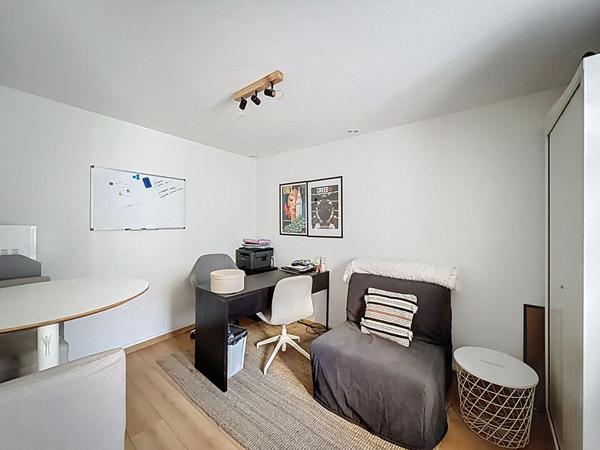 Fonds de commerce situé dans le centre ville de Nanteuil les Meaux - sur axe routier passant - 70 m²